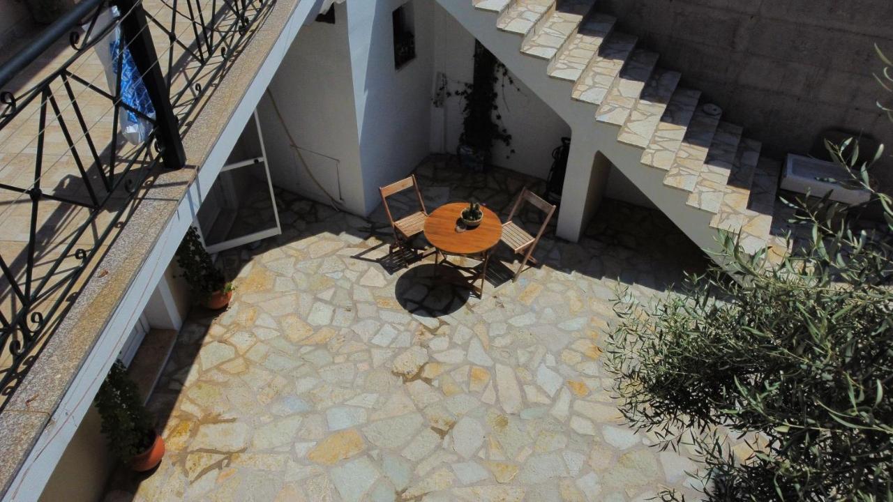 South Side Hotel Athanion Bagian luar foto